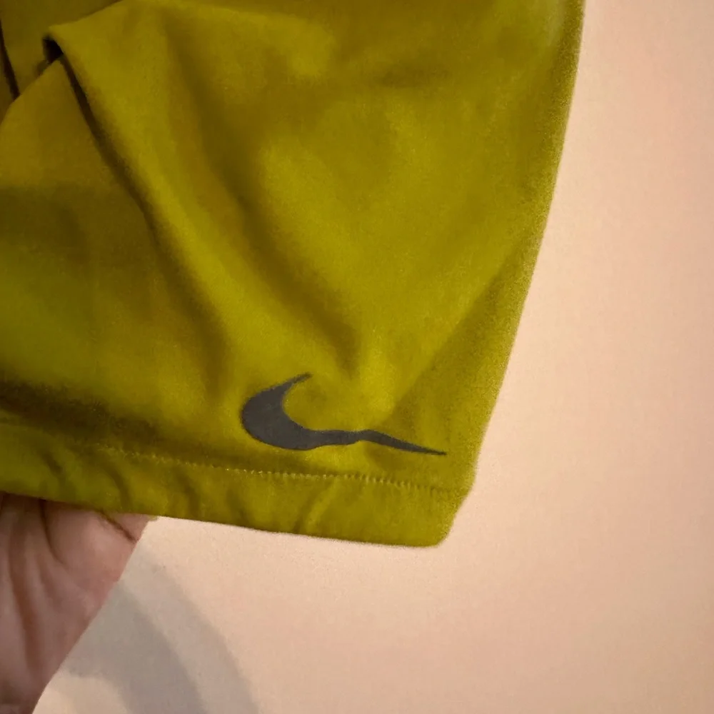 Nike Dri-FIT Run Division small